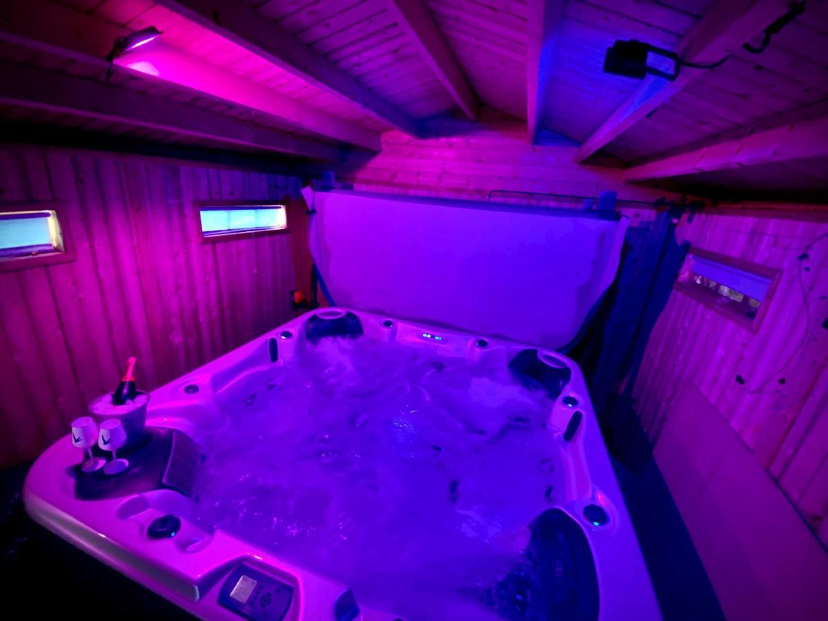 Beautiful Hot Tub Suite In ลิธึม เซนต์ แอนน์ส ภายนอก รูปภาพ